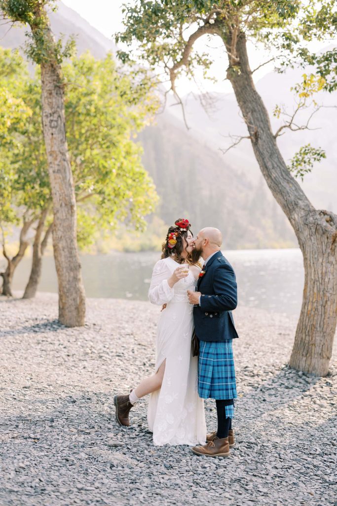 couple kissing at convict lake
