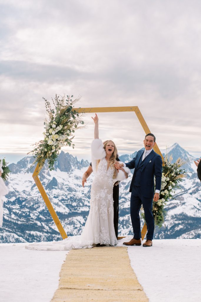 mammoth mountain wedding couple